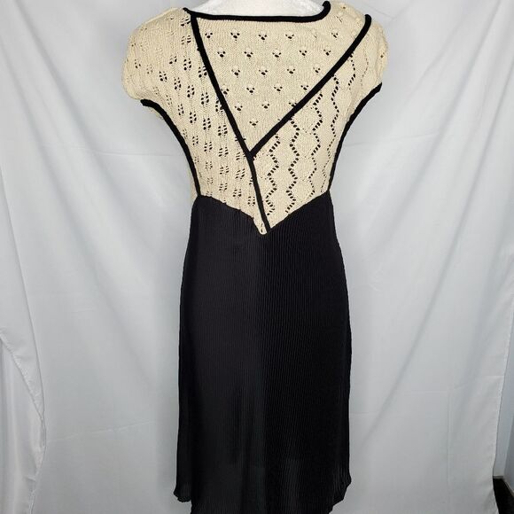 ANTHROPOLOGIE Knitted & Knotted stark silhouette pleated dress S - Picture 12 of 12